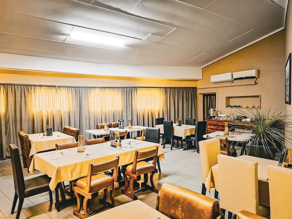Restaurant dining room